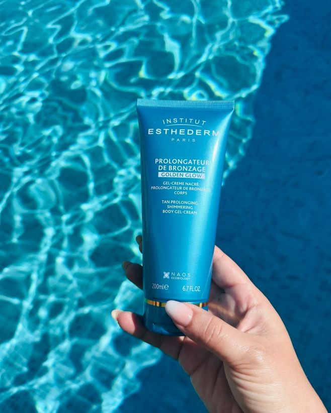 Po slunění si vaše pokožka zaslouží víc než jen krém. 💛 Golden Glow od Institut Esthederm ji zklidní, hydratuje a...