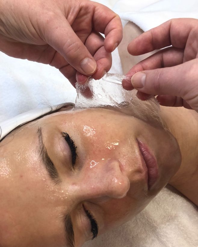 🌟 Zářivá pleť díky Multi-Peel proceduře! 🌟 Dopřejte si luxusní péči s Institut Esthederm Multi-Peel – personalizovaným...